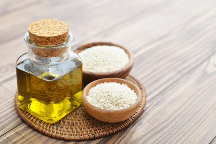 sesame-oil-benefits-for-hair-in-hindi